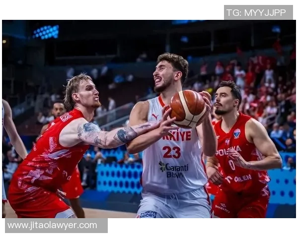 足球世界新风潮：全球顶级联赛激战正酣，未来之星崭露头角